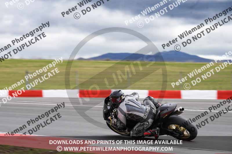 cadwell no limits trackday;cadwell park;cadwell park photographs;cadwell trackday photographs;enduro digital images;event digital images;eventdigitalimages;navarra;no limits trackdays;peter wileman photography;racing digital images;trackday digital images;trackday photos